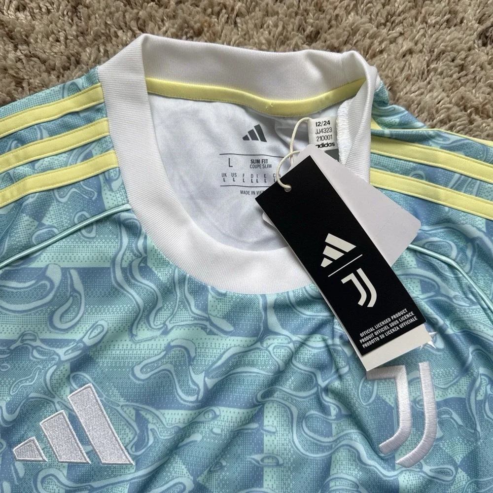 BNWT Adidas Juventus 2025/26 Away Jersey Men's Size Large - Authentic Soccer Kit